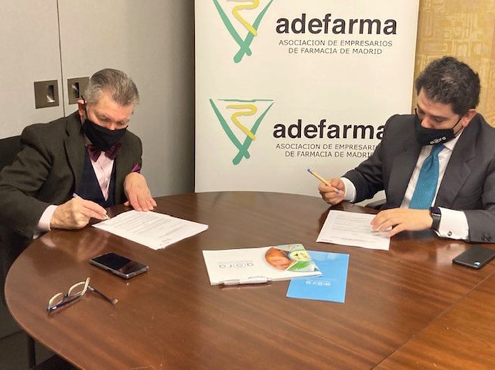 Foto de Firma del acuerdo entre AORA y Adefarma