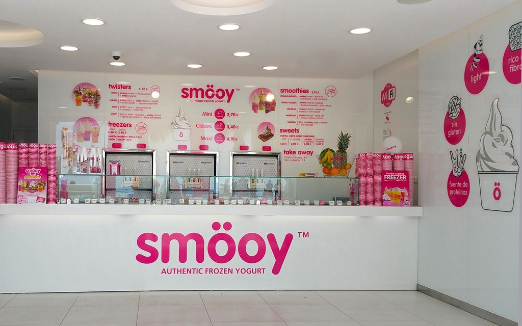 Foto de Interior de establecimiento de yogur helado Smöoy