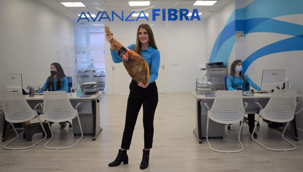 Foto de Avanza Fibra regala un jamón de Guijuelo al contratar sus